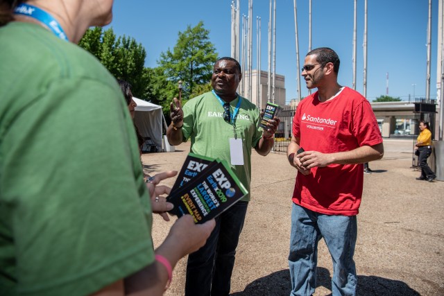 Santander volunteer with other earthlings at EarthX