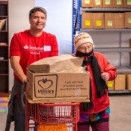 SC volunteer helping food pantry client